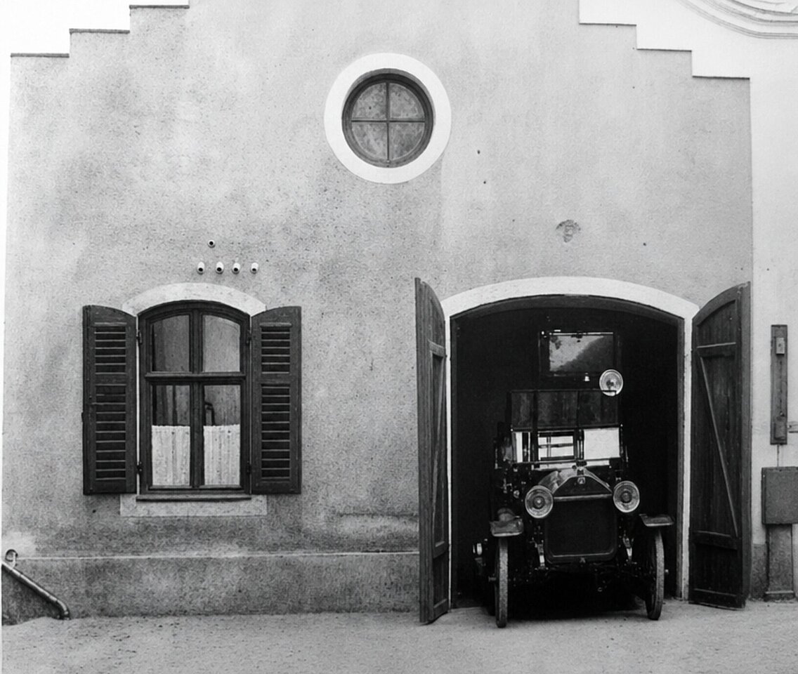 Das Gerätehaus in der Schulhausstraße/Silberhornstraße, in einer Aufnahme die nach 1913 entstanden ist