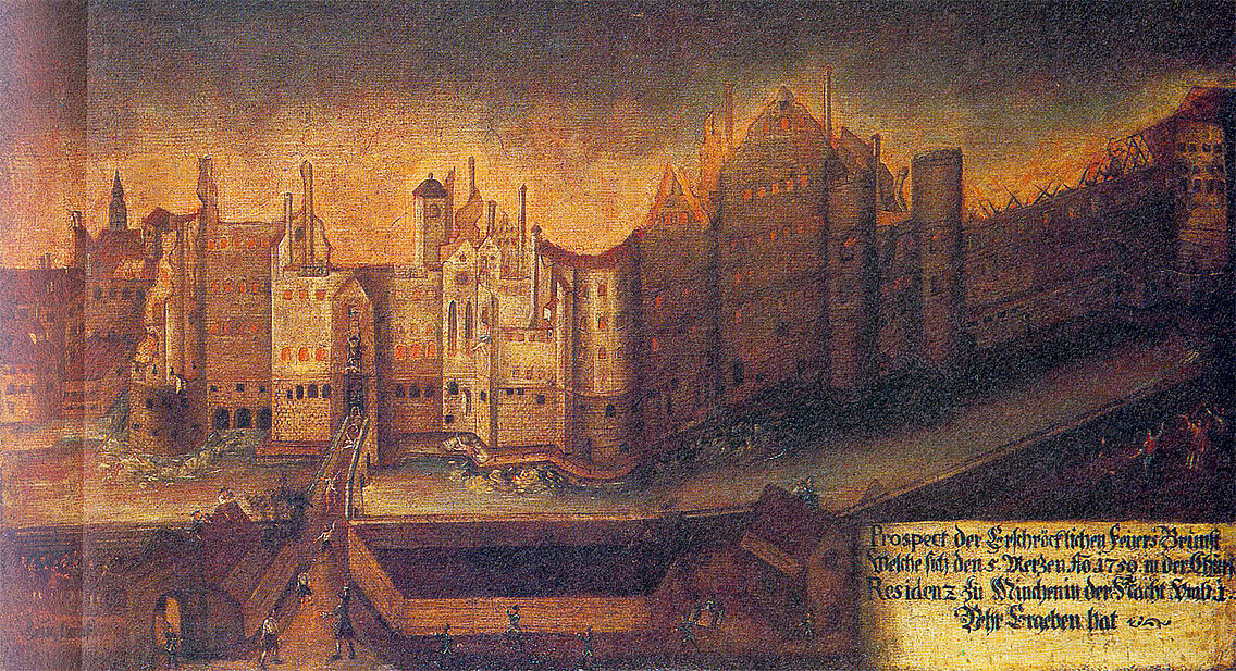 Historische Stadtansicht des Residenzbrandes in München, mit hohen, dicht stehenden Gebäuden und Türmen, dargestellt in einem Gemälde mit dunklem Himmel und altem Schriftzug