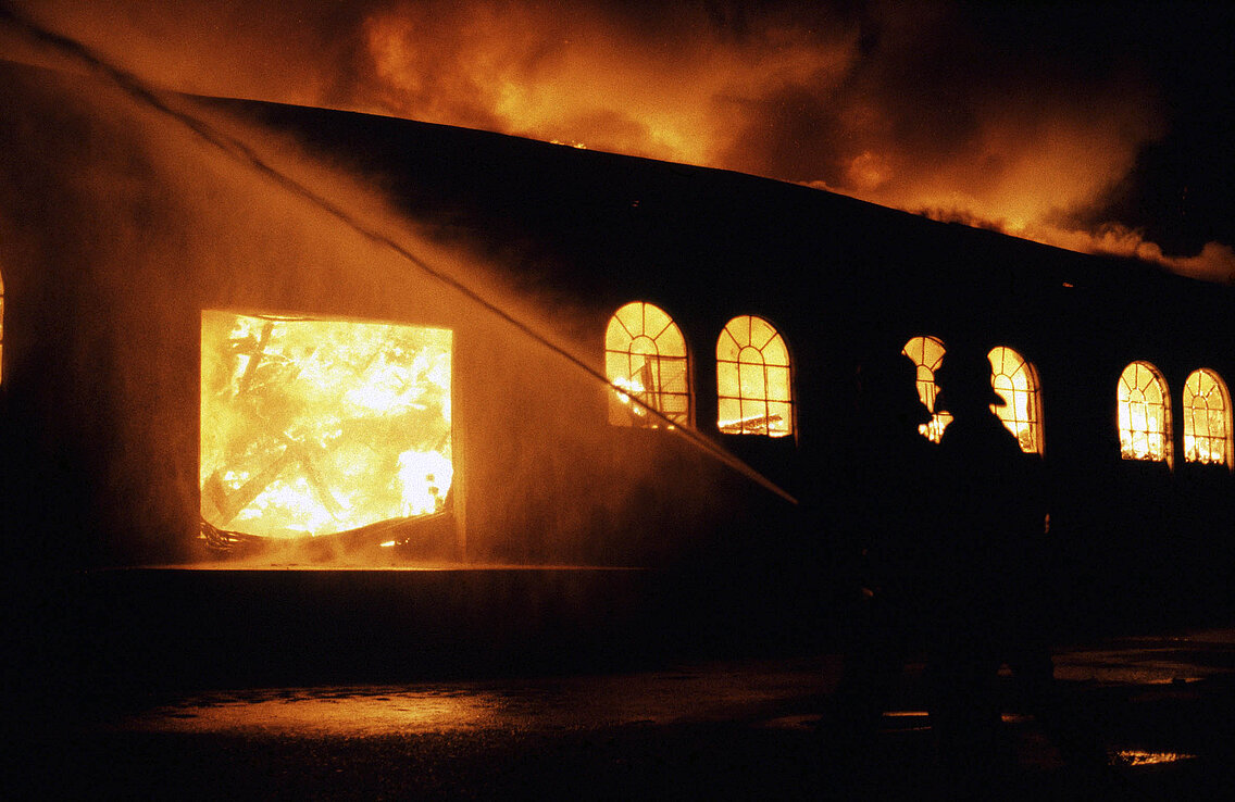 Vollbrand in der Lagerhalle in der Wilhelm-Hale-Straße
