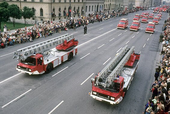 Die zwei Prototypen der Magirus Deutz Drehleiter DL 23/12 n.B.