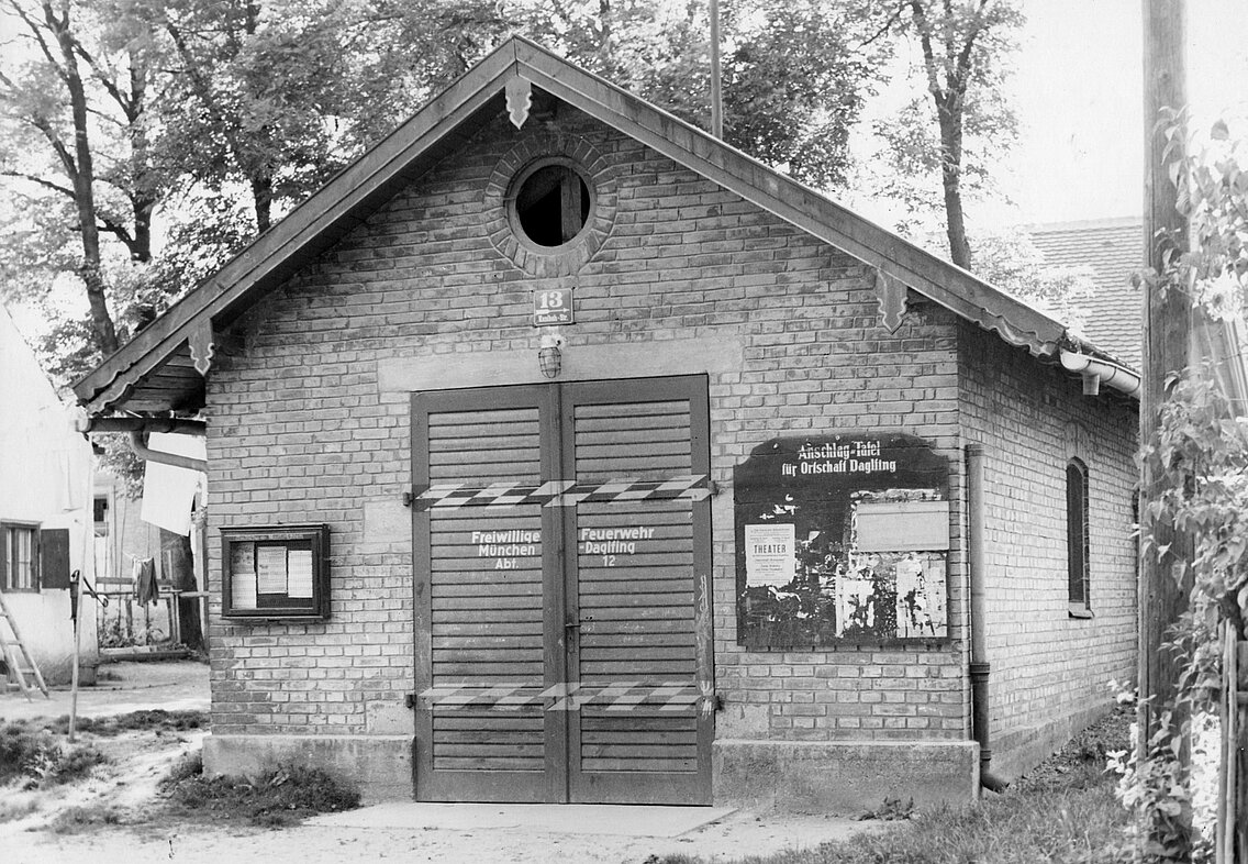 Beim Daglfinger Feuerhaus handelt sich um einen fast identischen Typ Feuerwehrhaus wie in Forstenried
