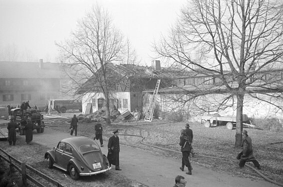 Der brennender Reitstall der Reitakademie München-Riem in Daglfing