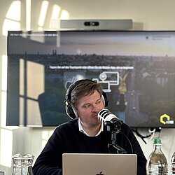 Benedict Gross während einer Podcast-Aufzeichnung