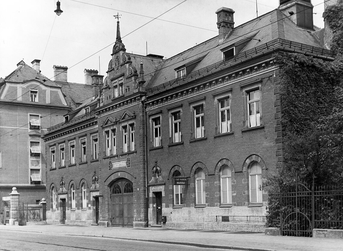 Das Gerätehaus mit Badeanstalt der Abteilung 1. in einer Aufnahme aus dem Jahr 1936