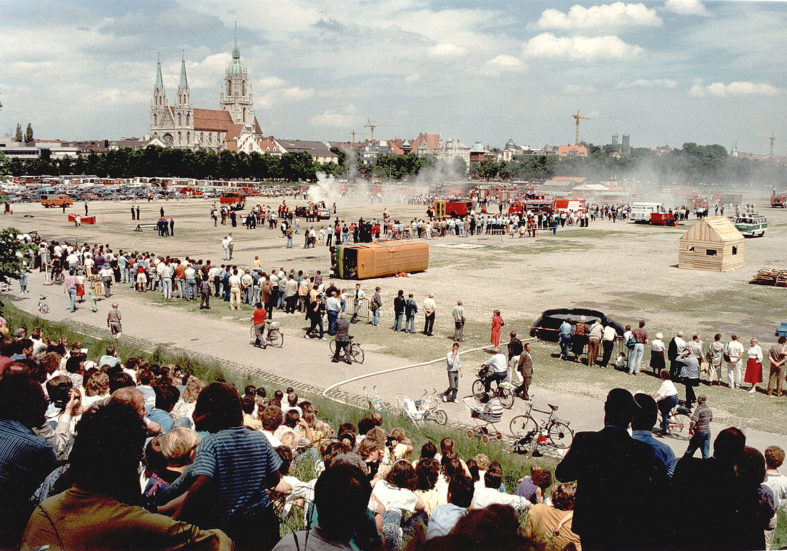 Die FF München präsentiert sich auf der Theresienwiese - (SE)
