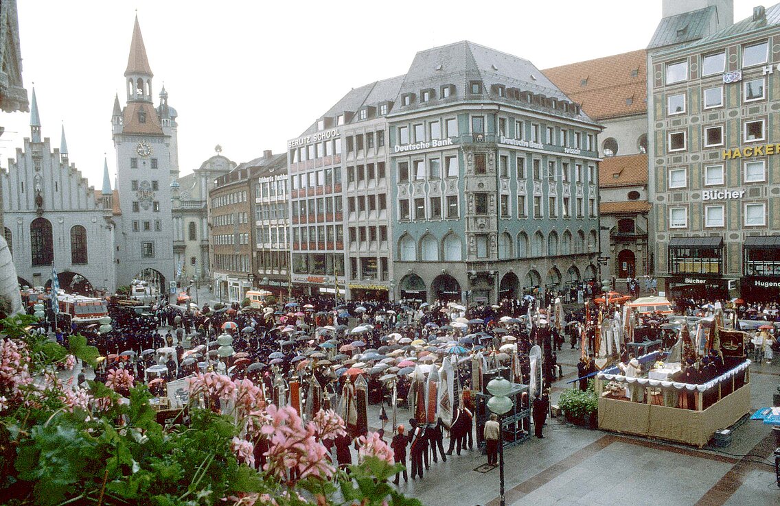 Der Festgottesdienst unter freien Himmel auf dem Münchner Marienplatz