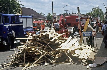 Das Ortszentrum vom Trudering war nicht nur Lagezentrum für die Einsatzstelle, auch wurde vor hier aus das benötigte Bauholz und Folienmaterial an die Einsatzkräfte verteilt