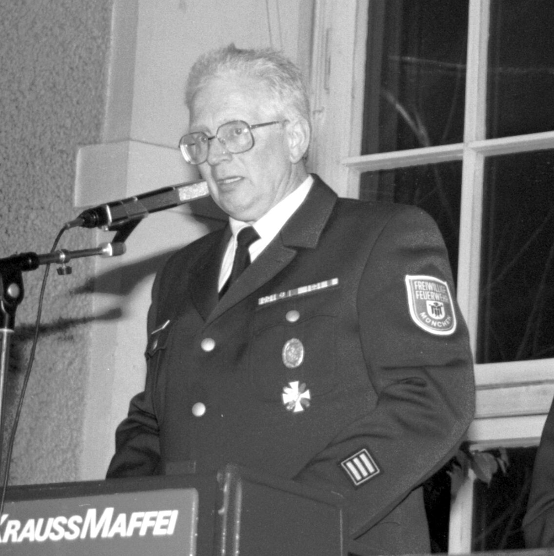 SBI Friedrich Schlierf bei einer Ansprache auf der Jahreshauptversammlung der FF München in der Kantine der Kraus-Maffei AG