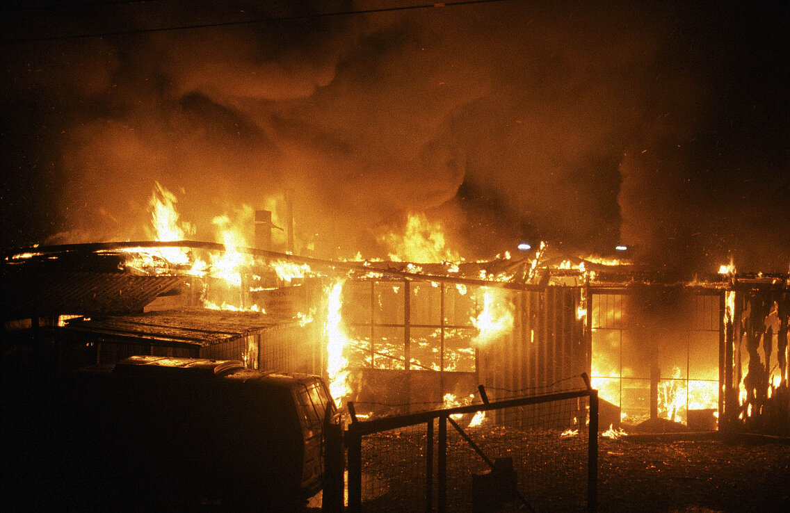 Das Bündelholzlager im Vollbrand am Rappenweg