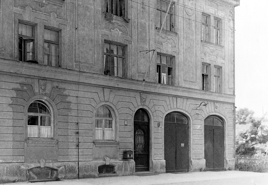 Die Remisen für die Feuerwehr Milbertshofen wurden in einem Wohnhaus integriert
