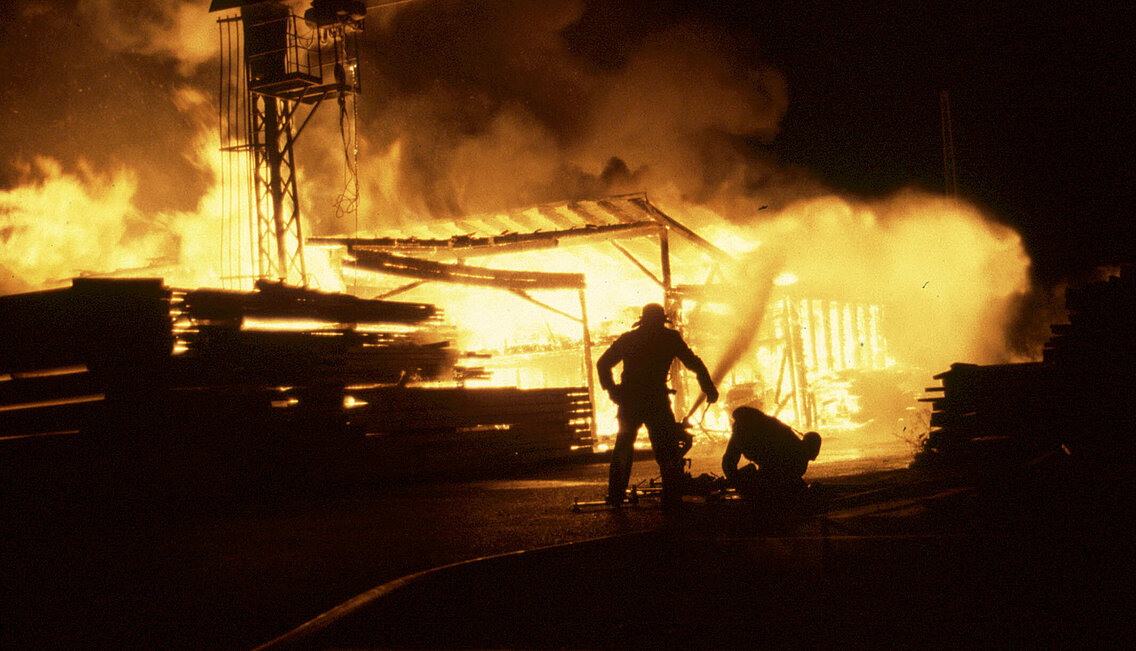 Großbrand in einem Holzlager